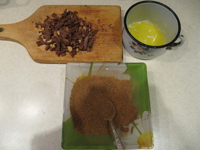 Булочки с корицей, шоколадом и миндалем