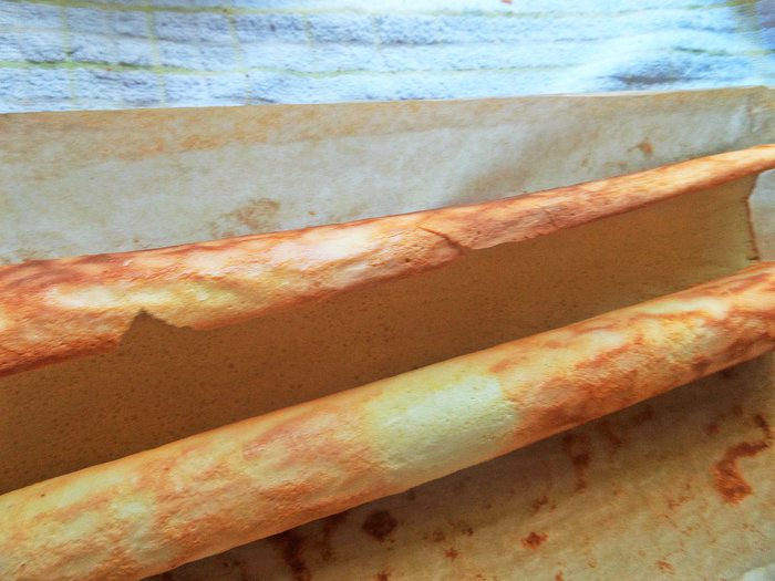 Рулет с творогом и черникой