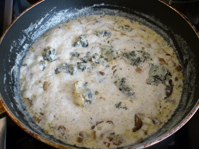 Паста с вешенками и сыром Дор блю