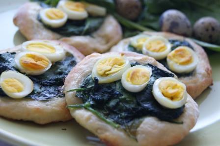 Мини-пироги из творожного теста со шпинатом