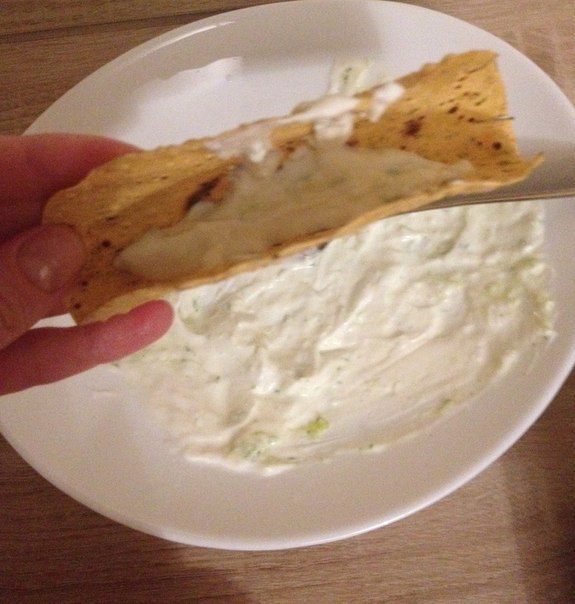 Кусочки курицы в индийской лепешке с манго и лаймовой заправкой