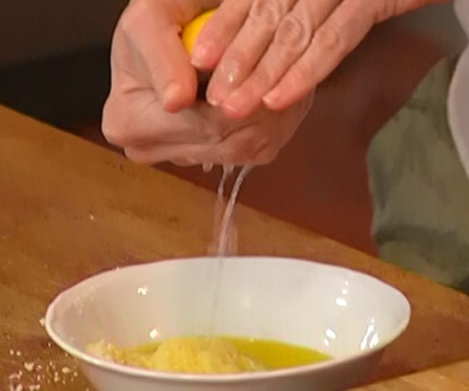 Овощи-гриль с руколой и сырной заправкой