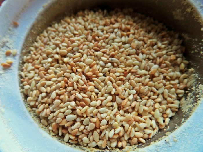 Кунжутное печенье на жареной муке