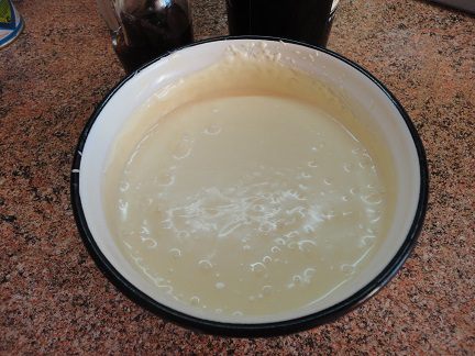 Ванильное мороженое с персиками