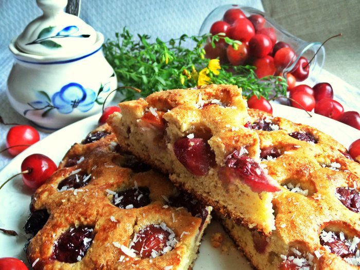 Пирог «Черешня в ореховом тесте»