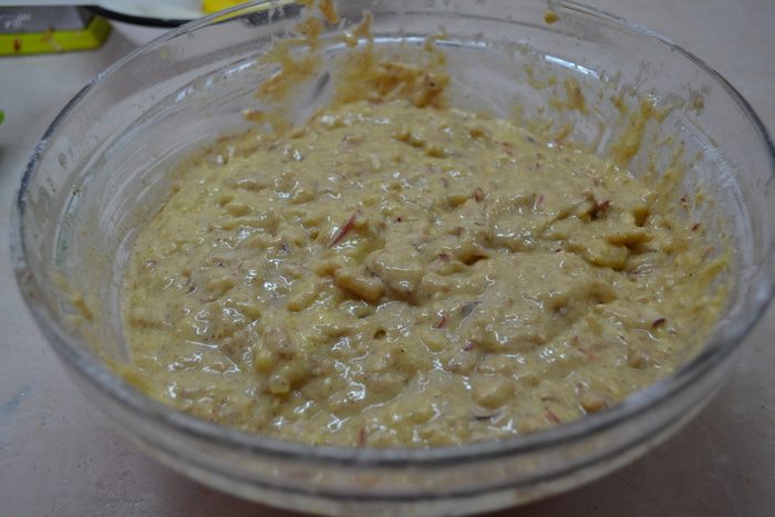 Яблочные маффины с халвой и корицей