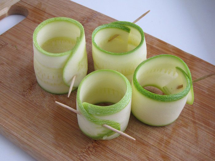 Рулетики из цукини с жульеном