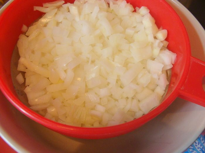Мексиканские лепешки с фасолью, сыром и острым соусом