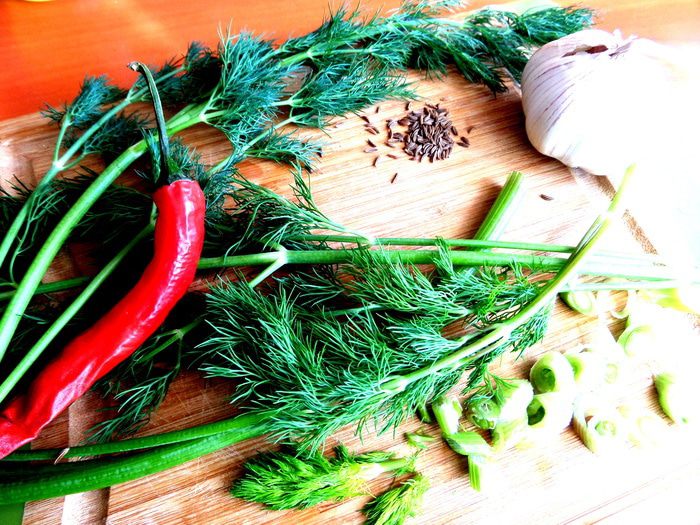 Маринованные роллы из молодых кабачков