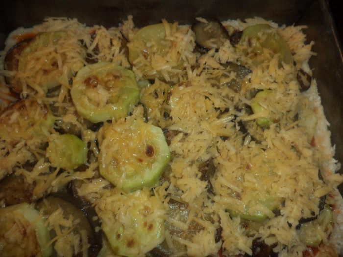 Пицца с баклажанами и кабачками