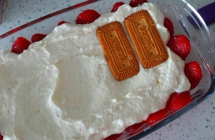 Клубнично-творожный торт