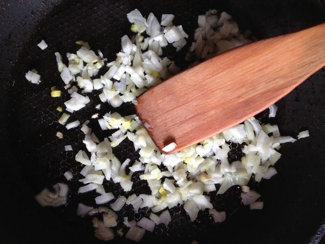 Манные котлеты под клюквенным соусом