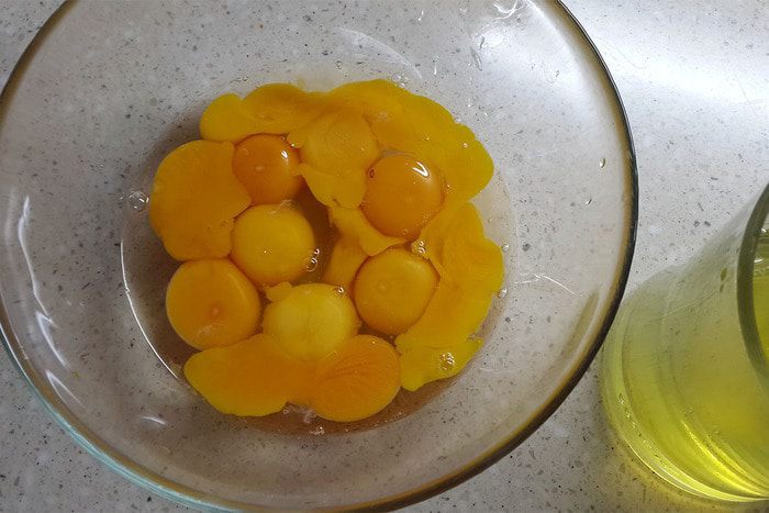 Коньячный кулич с изюмом, цукатами и орехами