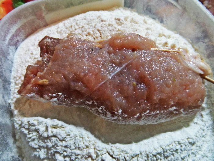 Мясные рулетики с сырной начинкой