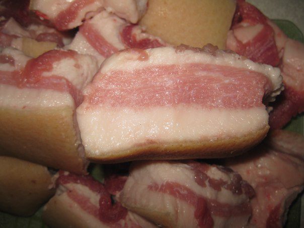 Сало в луковой шелухе
