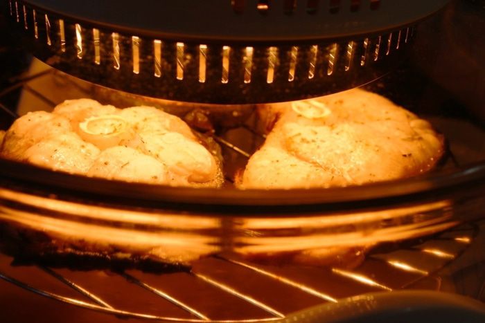 Акула под грилем с картофельно-сырным пюре и сладким луком