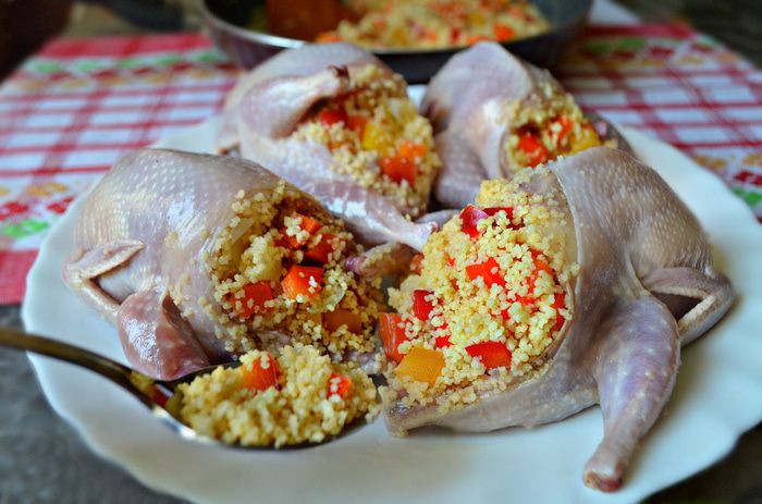 Перепела, фаршированные кускусом и запеченные в апельсиновом фреше 