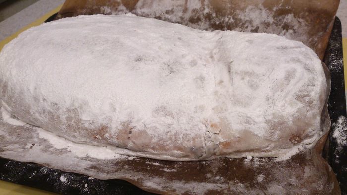 Марципановый штоллен с маком и яблоками