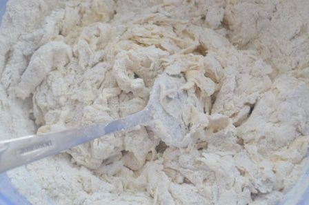 Лепешки с горохово-чесночной начинкой