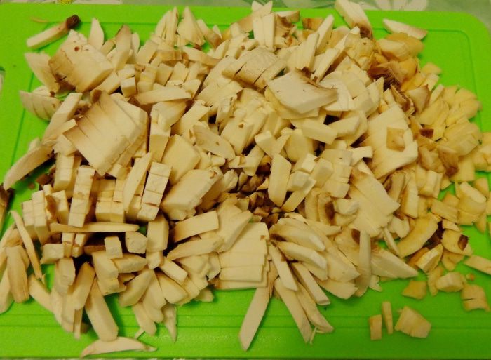 Филе лосося, запеченое с овощами и грибами
