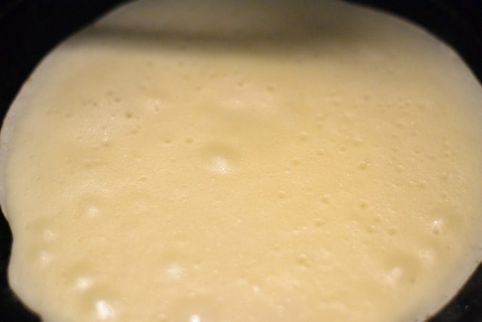 Блины с печенью, яблоком и маринованным  луком