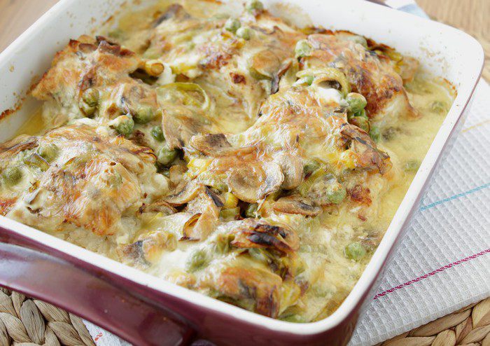 Запеченная треска с шампиньонами и горошком