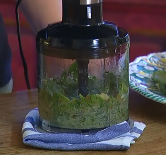 Салат со спаржей и жареным сулугуни 