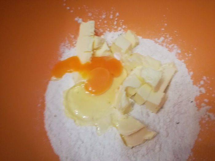 Киш с форелью, картофелем и брокколи