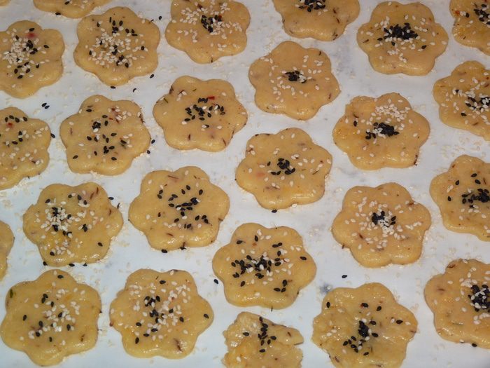 Сырное печенье с тмином и кунжутом