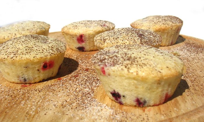 Воздушные кексы со смородиной