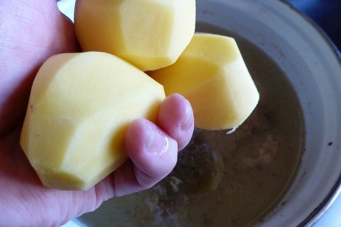 Запорожский капустняк с уткой и копченым черносливом