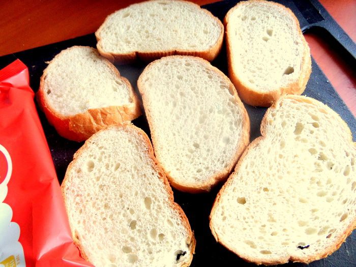 Запеченные гренки с творогом и виноградом