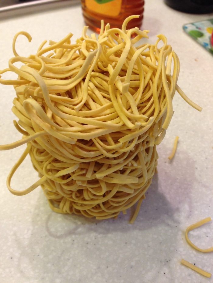 Куриные шашлычки с яичной лапшой (Chicken satay) 