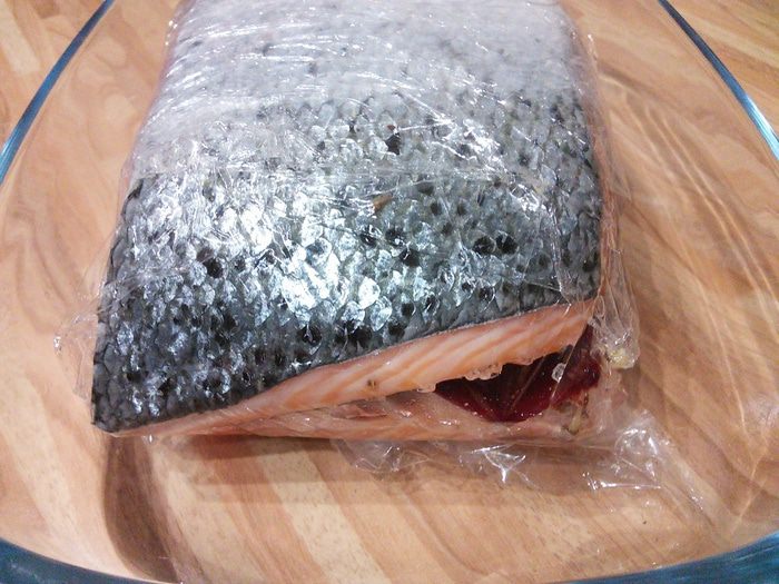Лосось домашнего засола с буряком