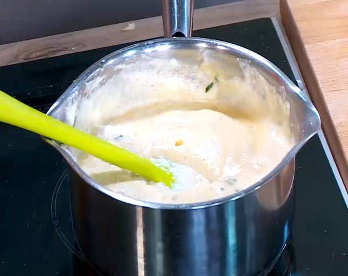Сырное суфле с зеленым луком и кукурузной мукой 