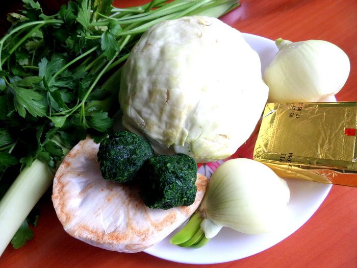 Мини-пирожки с капустой, сельдереем, шпинатом и сыром