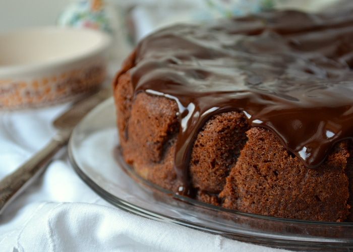 Шоколадный пирог с яблоками