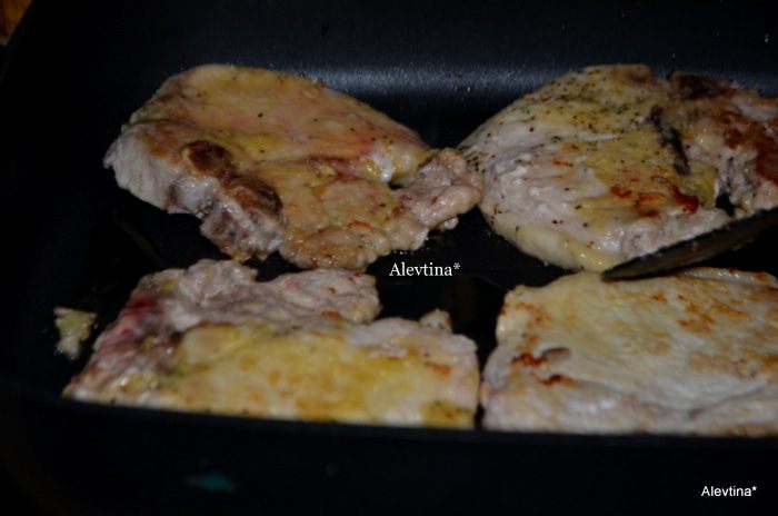 Свиные котлеты с вином Марсала и грибами