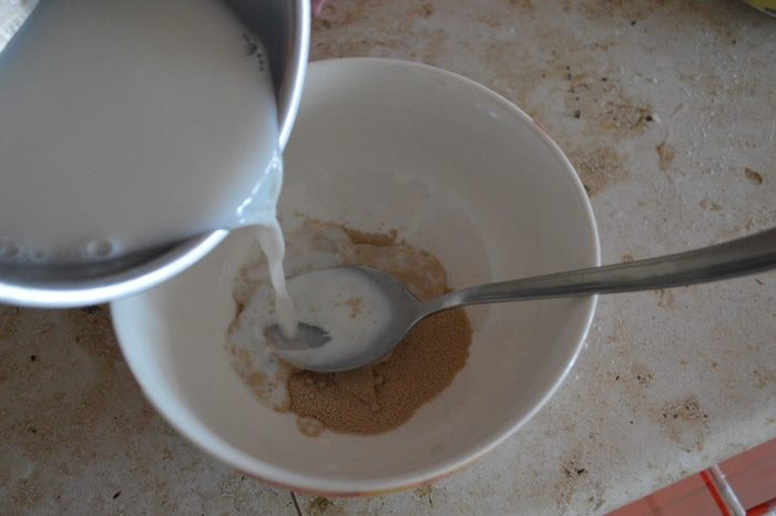 Сдобный пирог с вишнями и маком