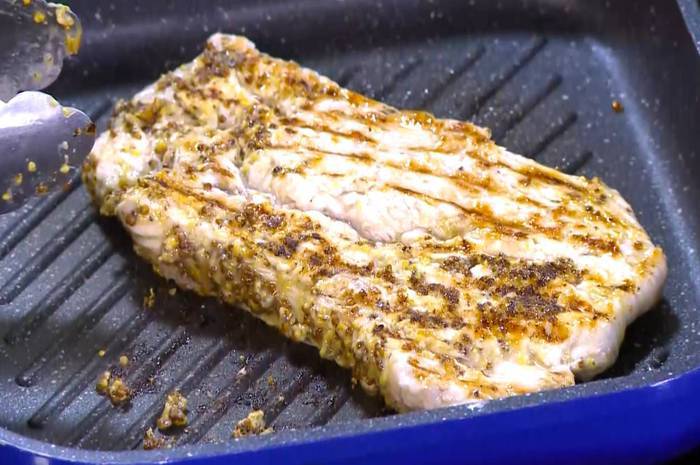 Салат с индейкой, фенхелем и миндалем 