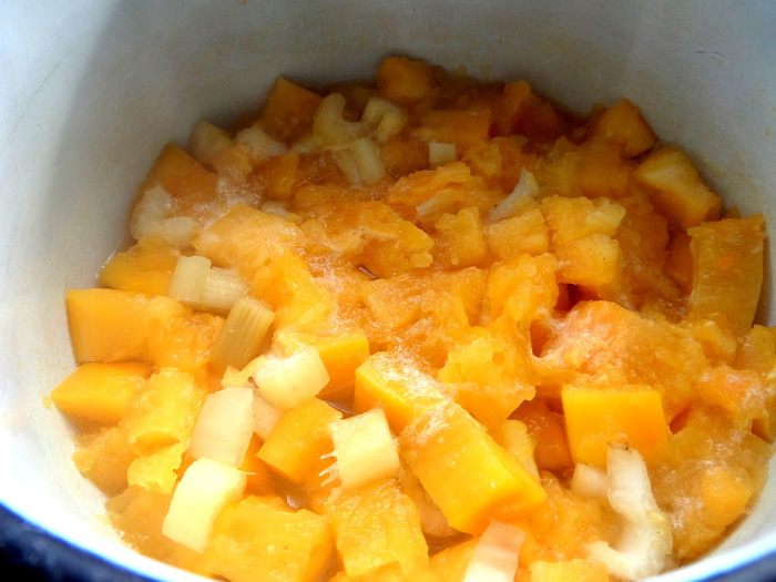 Сырно-макаронный суп и чипсы из лаваша