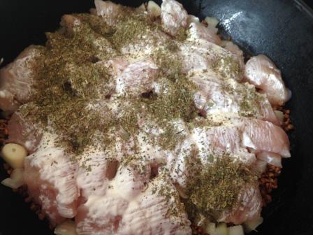 Курица запеченая с гречкой