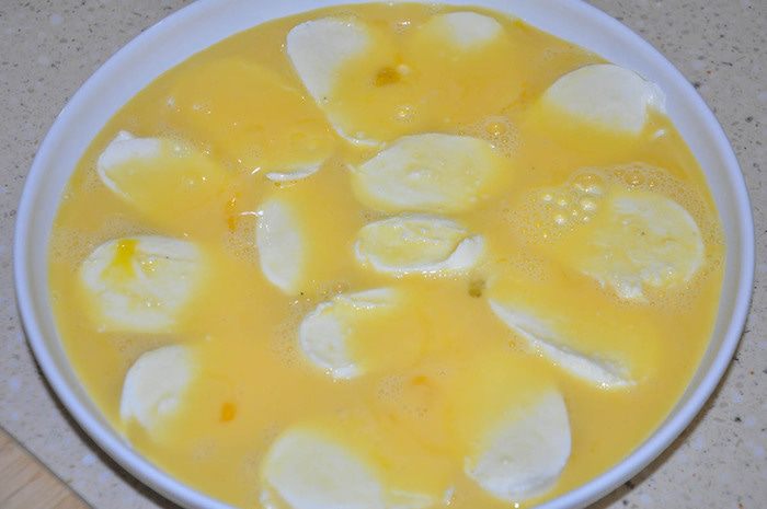 Омлет с моцареллой, беконом и помидорами