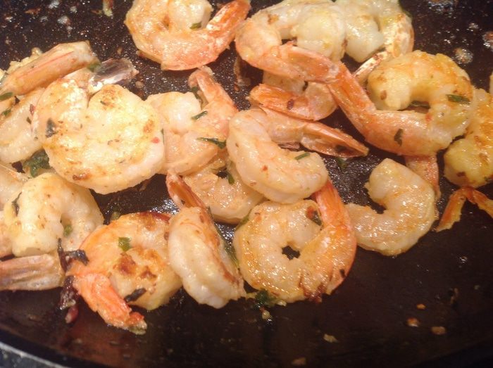 Салат с креветками и нектаринами