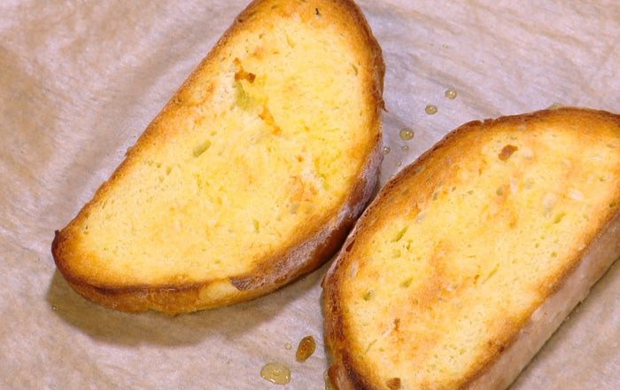Бутерброды с курицей, моцареллой и красным песто 