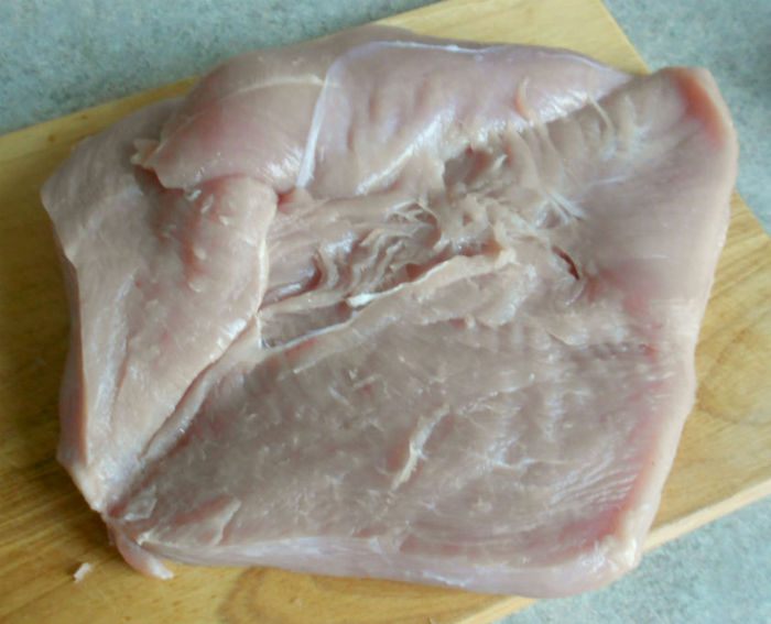 Рулет из индейки с фисташками