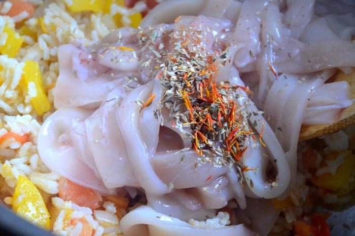 Паэлья с кальмарами