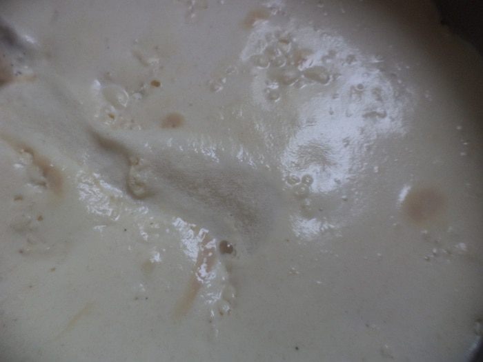 Заварной кулич с вяленой вишней