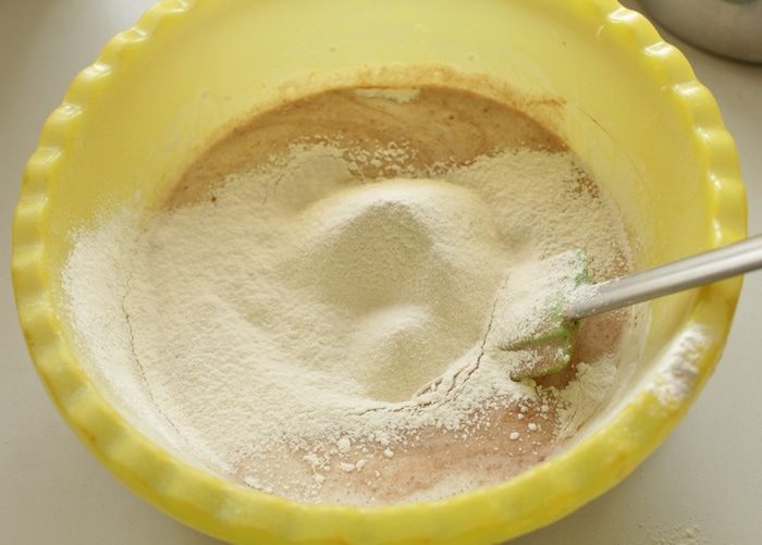 Бруснично-творожный пирог с двумя видами шоколада