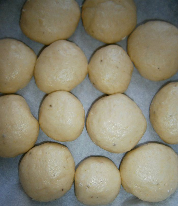 Булочки из волшебного теста с сыром